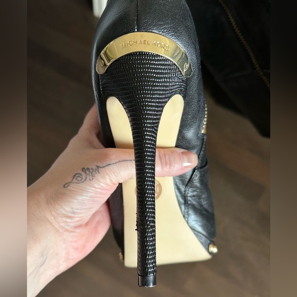 Michael Kors Leather Heel Heel Boots with Studs 🖤 - Picture 4 of 10